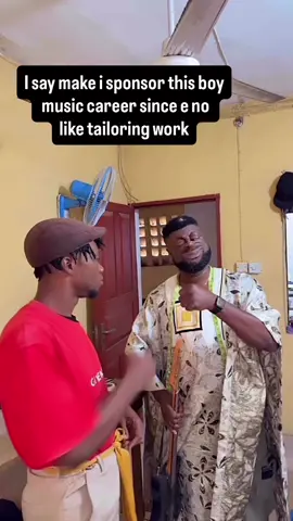 See Wetin this boy go sing for music studio ..u must learn this tailoring by force oo @Ahmed olamilekan 