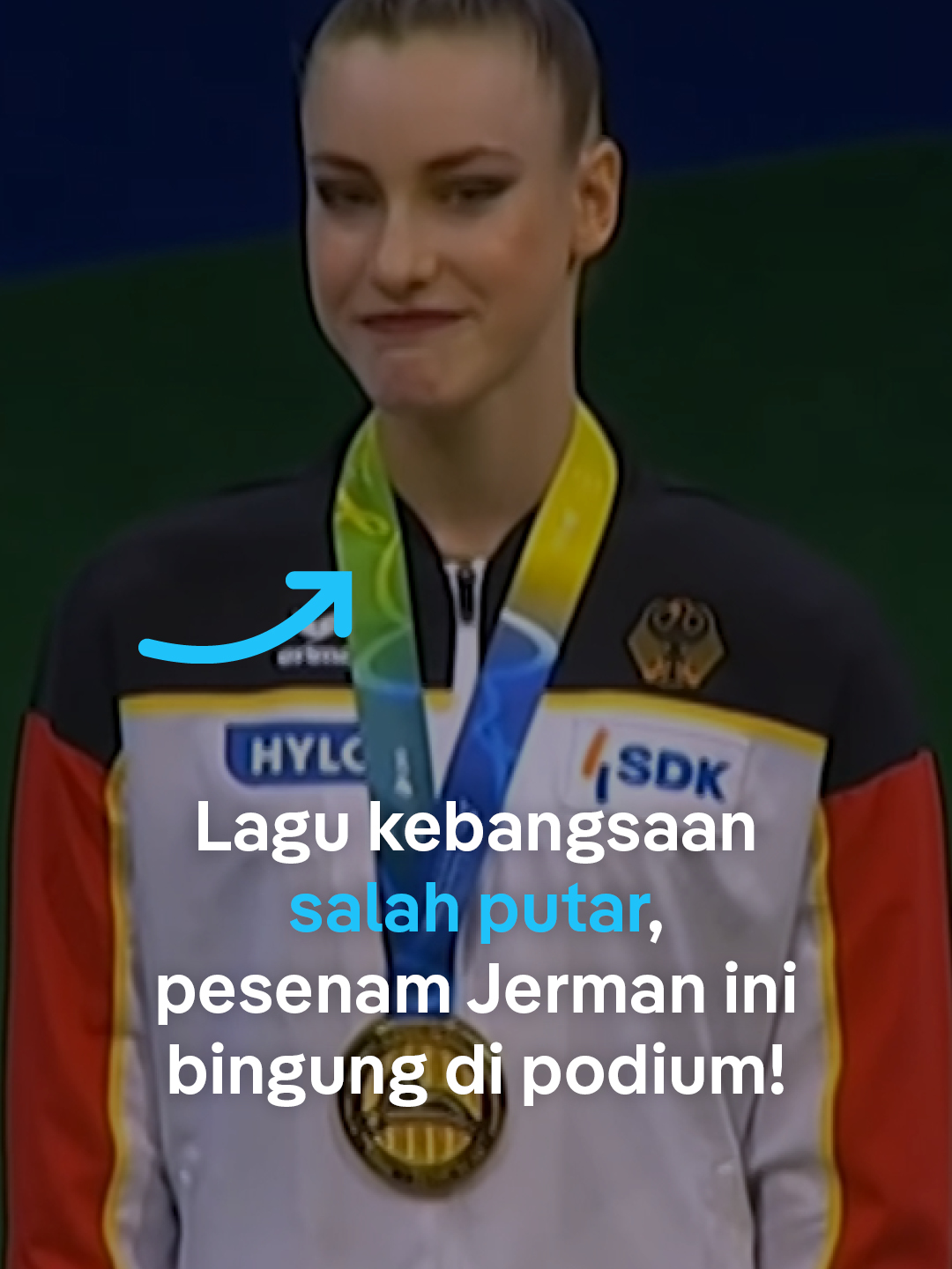 Menang emas, tapi lagu kebangsaaan yang diputar waktu terima medali kok beda? 😱 Pesenam Jerman, Darja Varfolomeev, udah effort dapet medali, eh pas di podium malah dapet lagu kebangsaan yang salah. 🫣 Insiden ini terjadi di Kejuaraan Dunia Senam di Rio de Janeiro, Brasil. Untungnya, saat terima medali yang kedua, lagu kebangsaan yang diputar sudah dibenerin. #dwsports