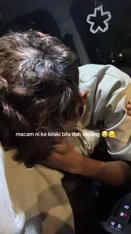 niat nak gurau je eh terbuat dia nangissss sampai teresak esak pulak 😭😭😭😭😭