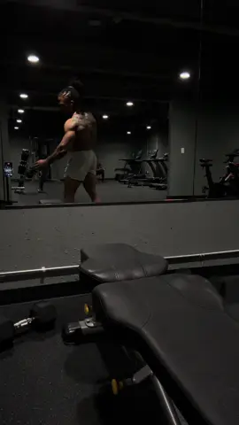 “Choose to take care of your body” #shoulderworkout #dumbellworkout #dumbellshoulderpress #customfittr #shoulders 