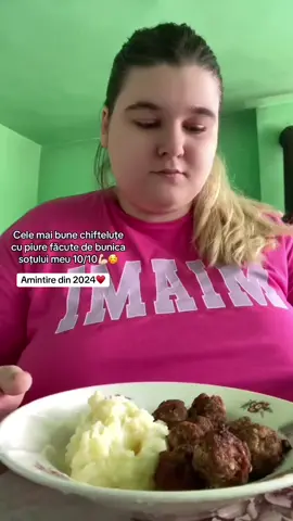 Doamne ce poftă mi s-a făcut de chifteluțe cu piure !! 😍♥️ soțul meu este plecat în delegație până joi așa ca îi urez un drum buni pe acesta cale și spor la treabă !! 🥰♥️ #mancare #piure #chiftelute #amintire #arad 