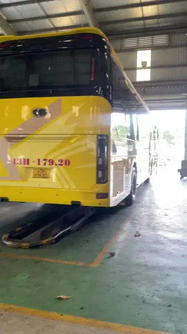 Bảo dưỡng các em để có sức chở các bà con ra thủ đô xem A80#xuhuong #tânkimchilimousine #xuhuongtiktok #xekhachvietnam @Đến rồi 