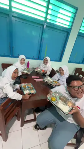 yareeuuu😉 #fyp #terimakasih #pak #prabowo #mbg #surakarta #smara @sppglaweyan.bps 