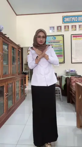 Dance terenak di agustus 2025, sayang gaaa bisa ngikutin sii.. #guru #gurusd #gurutiktok #gurumuda #fyp 