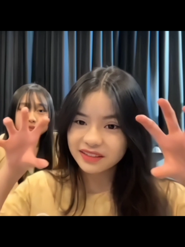#flowery_🦈 || skrng udh smp🤭 @jkt48.trisha#trishajkt48#fypppp#fypシ゚#trishajkt48🎨