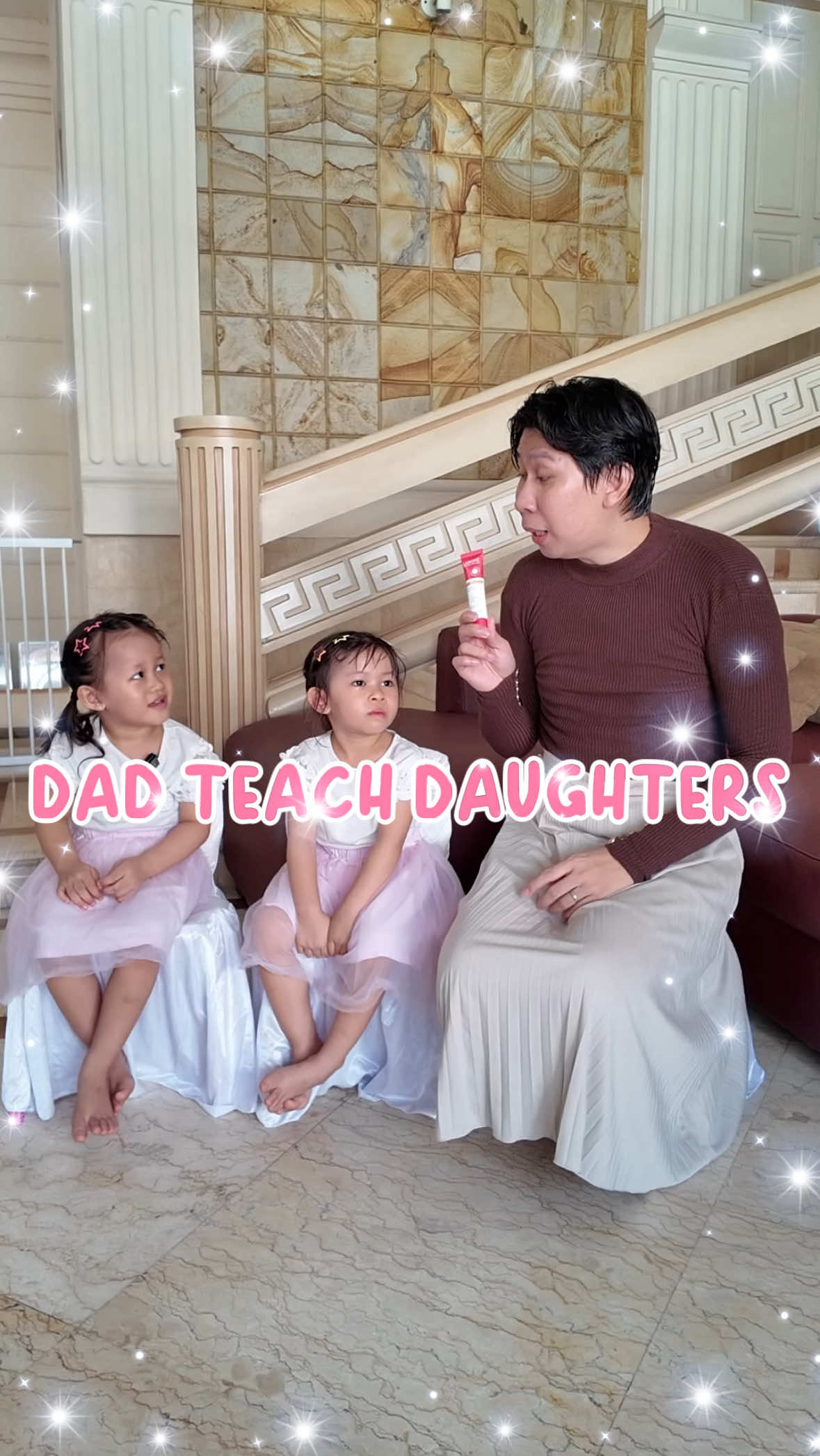 Papa ajari Esme Emily tampil cantik tanpa berlebihan bersama @LABORE #LABOREPhysicalSunscreen #SunscreenViral #skinrepairexpert #parentingbapakbapak #bapakbapak 