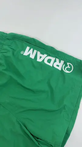 Vele RDAM’ers hebben kunnen shinen in deze zwembroek die niet mag ontbreken in de collectie. www.rdam.nl #liefdevoordestad #rotterdam #rdam #rdamkleding #roffa 