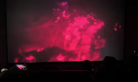 무한성 극장판 후기 (4DX) 일단 무이치로 나올때 안개가 아주 찔끔 나오는데 제가 좌석이 맨 뒷자리여서 안개가 제 쪽에는 하나도 나오지 않았어요ㅠㅠ 안개를 맞고 싶으시다면 맨 앞좌석이 좋아용😍 그리고 뒷좌석은 조금 몰입도가 떨어져요 🥲최대한 앞좌석으로 그리고 시노부 나올때 무슨 신기한 꽃 향기🌸 나오는데 그 향기가 너무 좋아여 그리고 도우마 부채 펄럭일때 약간 미스트 💧같은거 나오는데 그게 물의호흡에도 나오는데 제 기준에는 뒷자리여서 소리는 잘들리는데 물이 조금 밖에 안오고 몰입도가 많이 떨어졌어요 그리고 좌석이 과거 회상할때 빼고 매우 많이 덜컹 거리고 까마귀가 나는것 처럼 막 움직이는데 신기해요 바람도 많이 나오고 저는 중간에 쫌 추웠어요 바람이 진짜 신기해요 근데 영화중간에 막 기계음 같은거 나는데 그게 몰입을 조금 깨는것같아요 조금 아쉬웠음 그리고 안개를 맞아보고싶었는데 넘넘 아쉬웠음 ㅜㅠ그래고 팝콘은 안사시는걸 추천합니다 저는 중간에 바닥에 내려놓고 마지막쯤에 먹었어요ㅠ #무잔 잘생겼어요