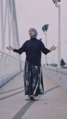 Hallo teman teman ressa baru saja merealese single terbaru ressa, so tonton videonya sekarang di chanel youtube @protechentertainment  yaaaa