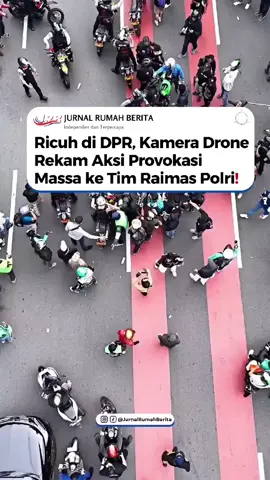 ⏩Suasana di sekitar Gedung DPR/MPR RI siang kemarin mendadak mencekam. Sekitar pukul 13.40 WIB, aksi massa di Jl. Gerbang Pemuda, Jakarta Selatan, berujung bentrok dengan aparat keamanan. Motor terbakar, kaca pecah, hingga aksi provokasi massa membuat polisi dan TNI harus menurunkan 1.250 personel. Bahkan, water cannon dan gas air mata dikerahkan untuk membubarkan kerumunan yang tak kunjung reda. Rekaman udara milik @/afianrazi memperlihatkan seorang pemuda dari barisan massa diduga memprovokasi anggota Tim Raimas Polri. Kapolres Metro Jakarta Pusat, Kombes Susatyo Purnomo Condro, menegaskan bahwa pengamanan tetap dilakukan secara humanis. “Kami pastikan pengamanan tidak mengganggu aktivitas masyarakat lainnya,” ujarnya. #JurnalRumahBerita #demo #dpr #jakarta #indonesia