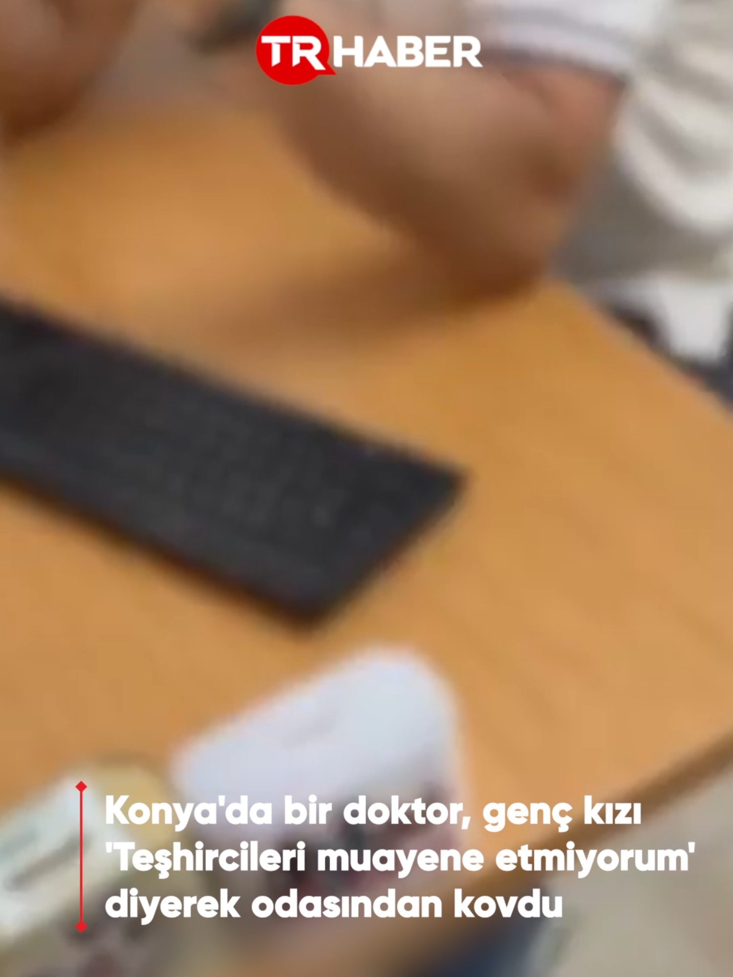 Devlet hastanesinde skandal görüntü: Sağlık Bakanlığı, Konya'da bir devlet hastanesinde kadın hastasının kıyafetini beğenmediği için 'Teşhirci' diyerek muayene etmediği öne sürülen göz doktoru H.H.U. hakkında soruşturma başlatıldığını duyurdu. #haber #gündem #konya #devlethastanesi #doktor #sağlıkbakanlığı