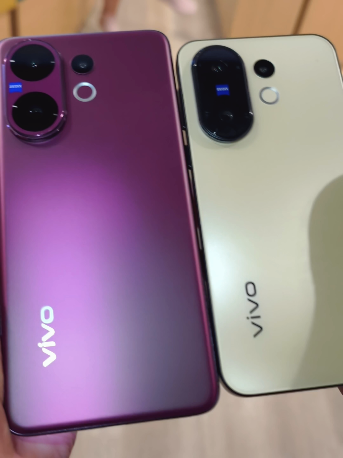 😱Vivo V60 🆚🏆 X200FE Tough Fighting 💪😉😍😍 Pre-order Now 😎  Visit our outlet today for exciting gifts and offer 🎉🎁🎊   #vivov60  #fyp #foryou #foryoupage #tiktok 
