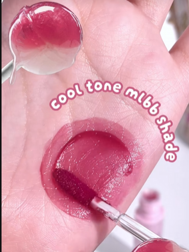 lip tint glossy tapi finish nya ga lengket samsek 😍 #eyelashremover #mattecushion #liptintchallenge #Barenbliss #cushionviral #dewycushion #bestdeal #cushion #mascara #lightweight #joyfulcleanbeauty #lippies #lipbalm #dewyskin #lipcerin #barenbliss #barenblissid #minicushion #travelsize #discount #glowtint