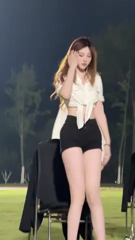 好喜欢这首歌的开头#fiestar可怜 #fiestar #女大学生 #06 #校园舞蹈