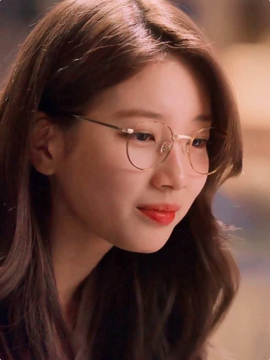 Yang initiative adalah dia,yang malu-malu adalah dia #vagabond #baesuzy #leeseunggi #SembangEntertainment #SembangDrama 