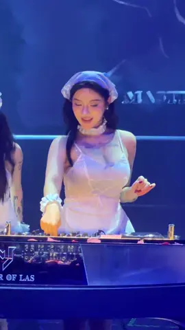 喜欢和你玩 有种逗小狗的感觉 #菲佣 #dj小姐姐 #大码女装 #dj大美