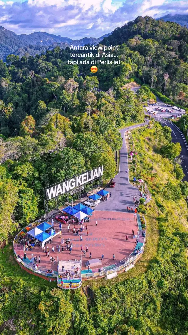Tak perlu ke luar negara nak rasa macam atas awan 🌥️✨ View Point Wang Kelian, Perlis ni antara hidden gem Asia yang buat ramai terpegun! Jom masukkan dalam bucket list travel korang 😍✈️ #WangKelian #PerlisIndah #ViewPointAsia #TravelPerlis #SeaOfClouds #HiddenGemMalaysia #ViewTercantik #BucketListTravel #TravelAsia #MalaysiaTrulyAsia #FYP #ViralTravel