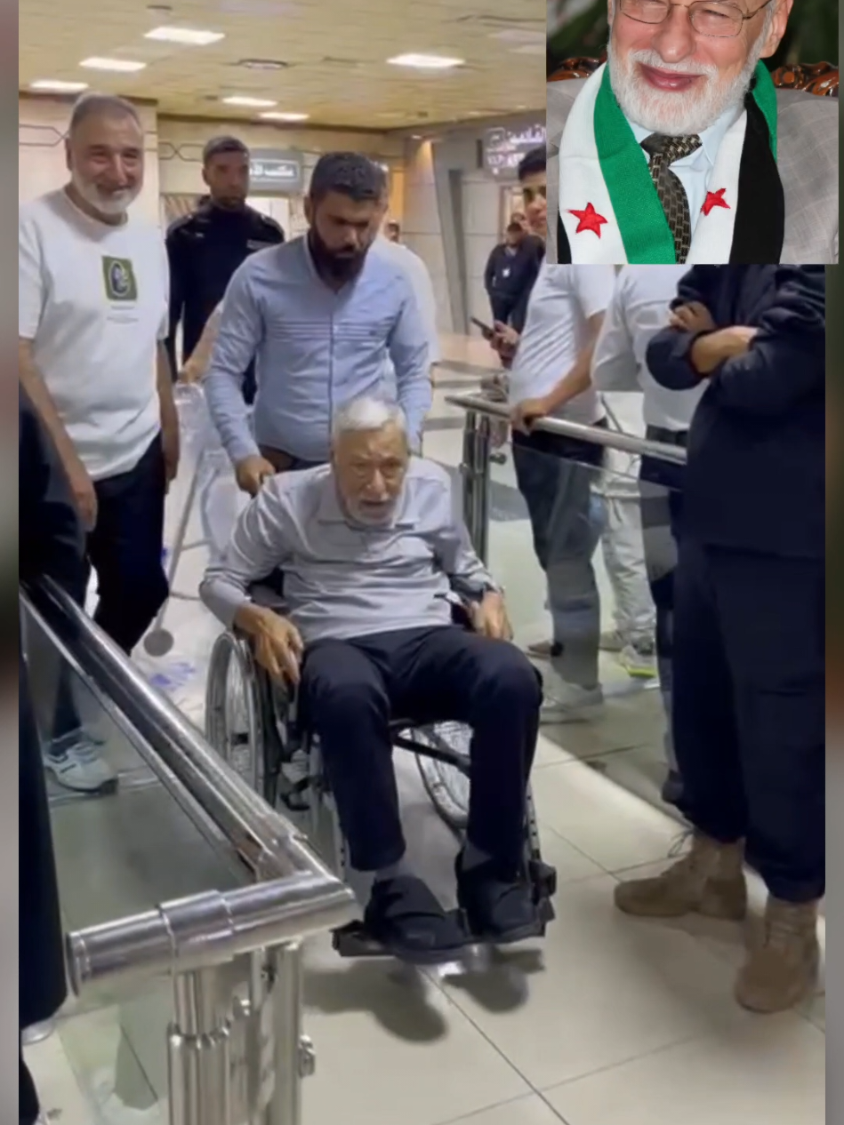 بعد أكثر من 45 عاما يعود الجد الحبيب لأمه.. يعود لا يحمل معه سوى الأشواق والحب لأمه وإخوته.. ليت كل المفارقين يعودون بالحب والسلام 🖤🤍❤️💚 #سوريا🇸🇾 #freedom #Love #العودة #حرية  @fadelchaker 