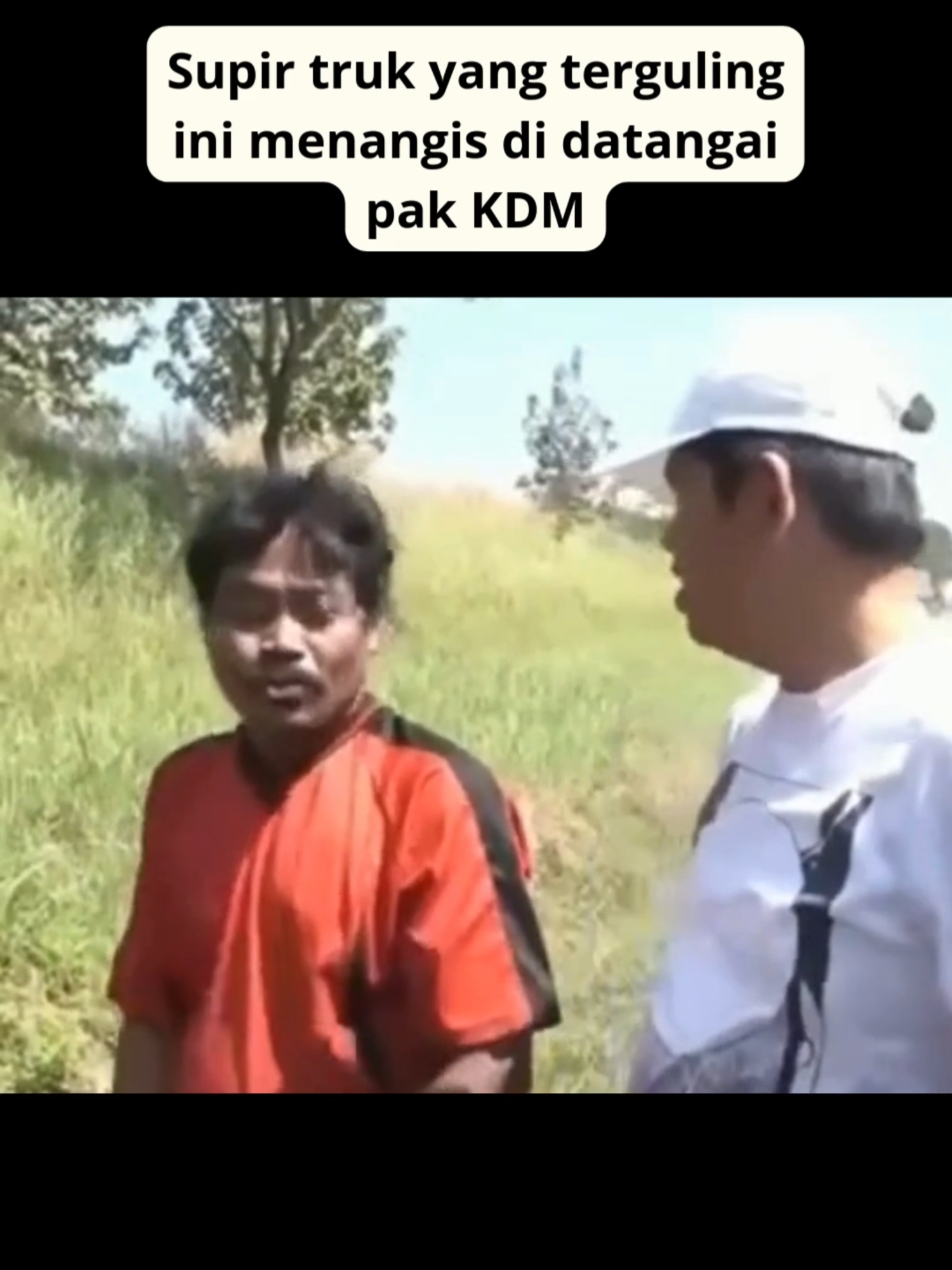 Viral! Supir Truk yang Terguling Menangis, KDM Langsung Datang Beri Bantuan! 👏❤️ Sebuah video yang mengharukan beredar, di mana seorang supir truk terlihat menangis setelah kendaraannya terguling. Tak disangka, di tengah kesulitannya, Pak KDM datang menemui supir tersebut. Tanpa pikir panjang, KDM langsung memberikan bantuan untuk meringankan beban sang supir. Aksi cepat dan penuh empati ini membuktikan bahwa KDM adalah sosok pemimpin yang tak hanya peduli, tetapi juga responsif dan selalu hadir di saat rakyatnya membutuhkan. #KDM #kangdedimulyadi #gubernurjawabarat #kdmforpresiden #dedimulyadipilihanku #kdmpresiden2029 #satuharisatuvidio #satuvidiosatuhari #momensedih