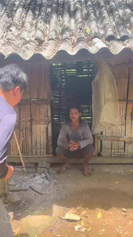 Người gì kỳ lạ. Người lạ cho tiền là không bao giờ lấy 