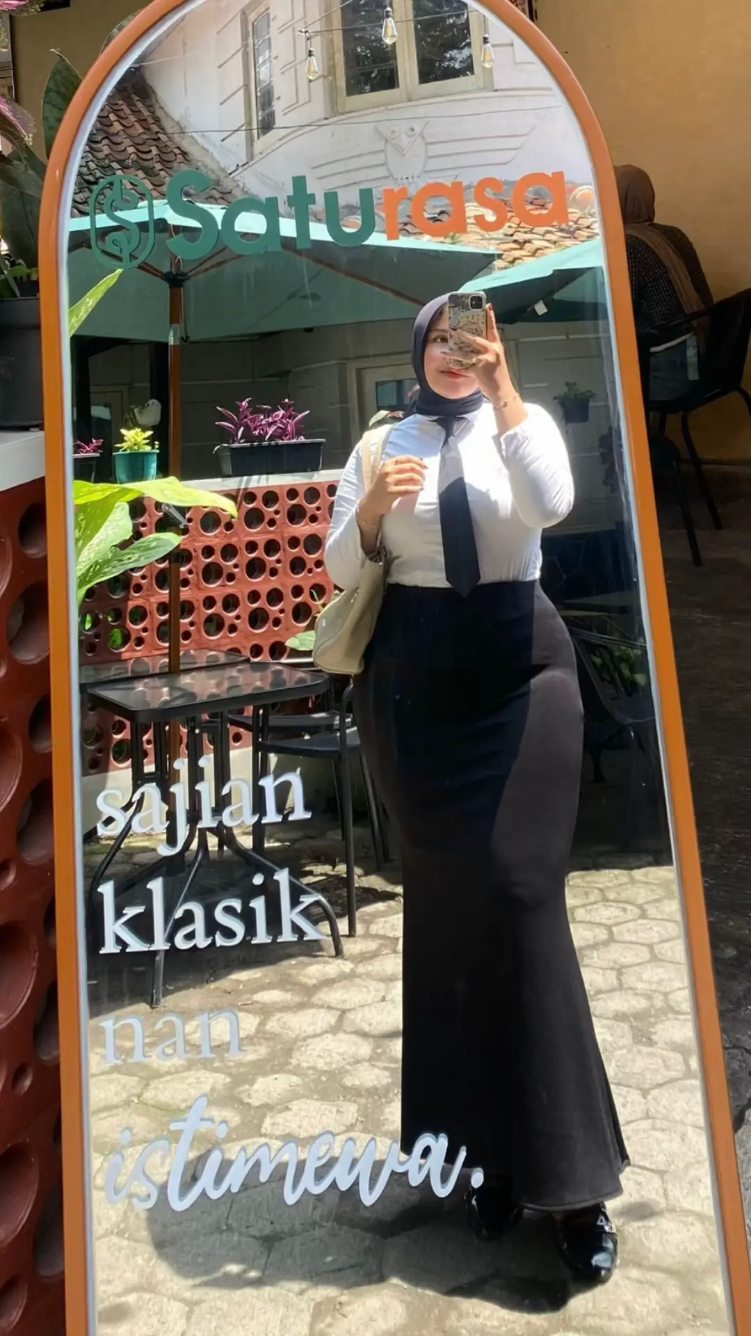 siap menyambut semester akhir🤸🏼‍♀️🤏🏼  #promomakangajian #promoseruweekend #fyp #ootdbigsize #saturasacafe 