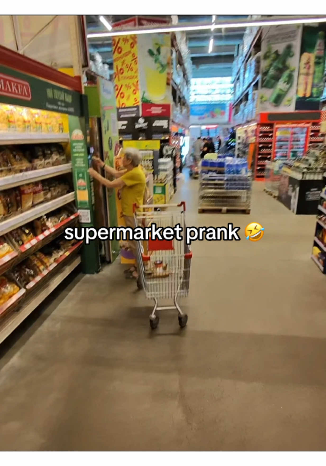 follow for more 🤣❤️#supermarket #funny #aimbot 