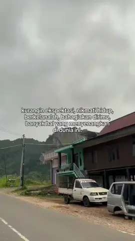 kurangin ekspektasi, nikmati hidup, berkelanalah, bahagiakan dirimu, banyak hal yang menyenangkan di dunia ini. #mountain #live #fyp #capcut #capcut_edit 