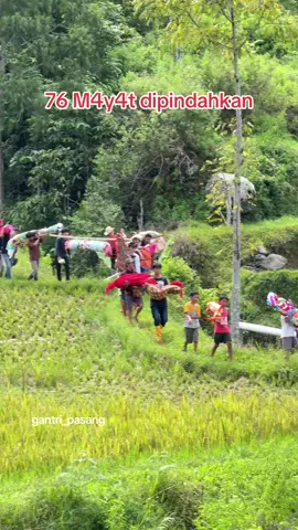 Tradisi ma’nene’ di Toraja  Waktu bulan 2 Kuburan kenah Longsor dan sekarang sudah ada Patane baru jadi dipindahkan  #toraja #fyp #manene 