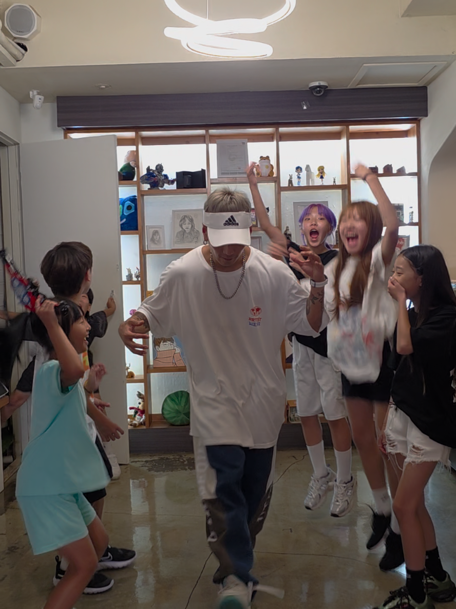 이거가능? 삼촌 문워크 가능해요? #춤추는곰돌 #춤추는곰돌의랜덤댄스 #afstarz #사이보그쩡 #moonwalk 