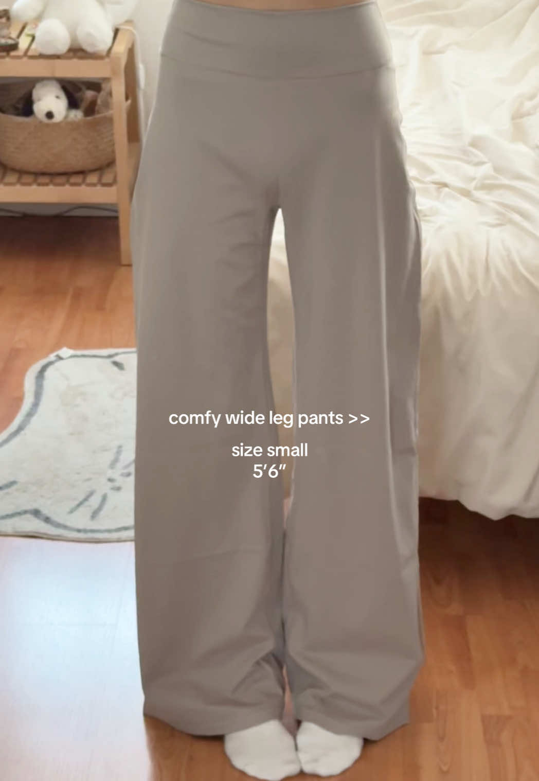 the color is perfectt and these are so soft comfy 🫶🏻 (for ref i got the color “greybrown” in size s regular length) 🤍  #oqq #oqqfashion #widelegpants #yogapants #gympants 