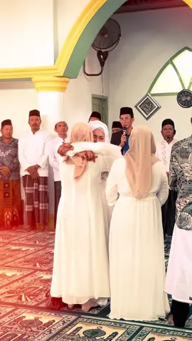 Terimakasih mamaku yang telah mencintaiku dengan penuh kasihsayang🥹”ya Allah berikanlah kesehatan selalu untuk mamaku❤️#CapCut#momenakadnikah#surga 