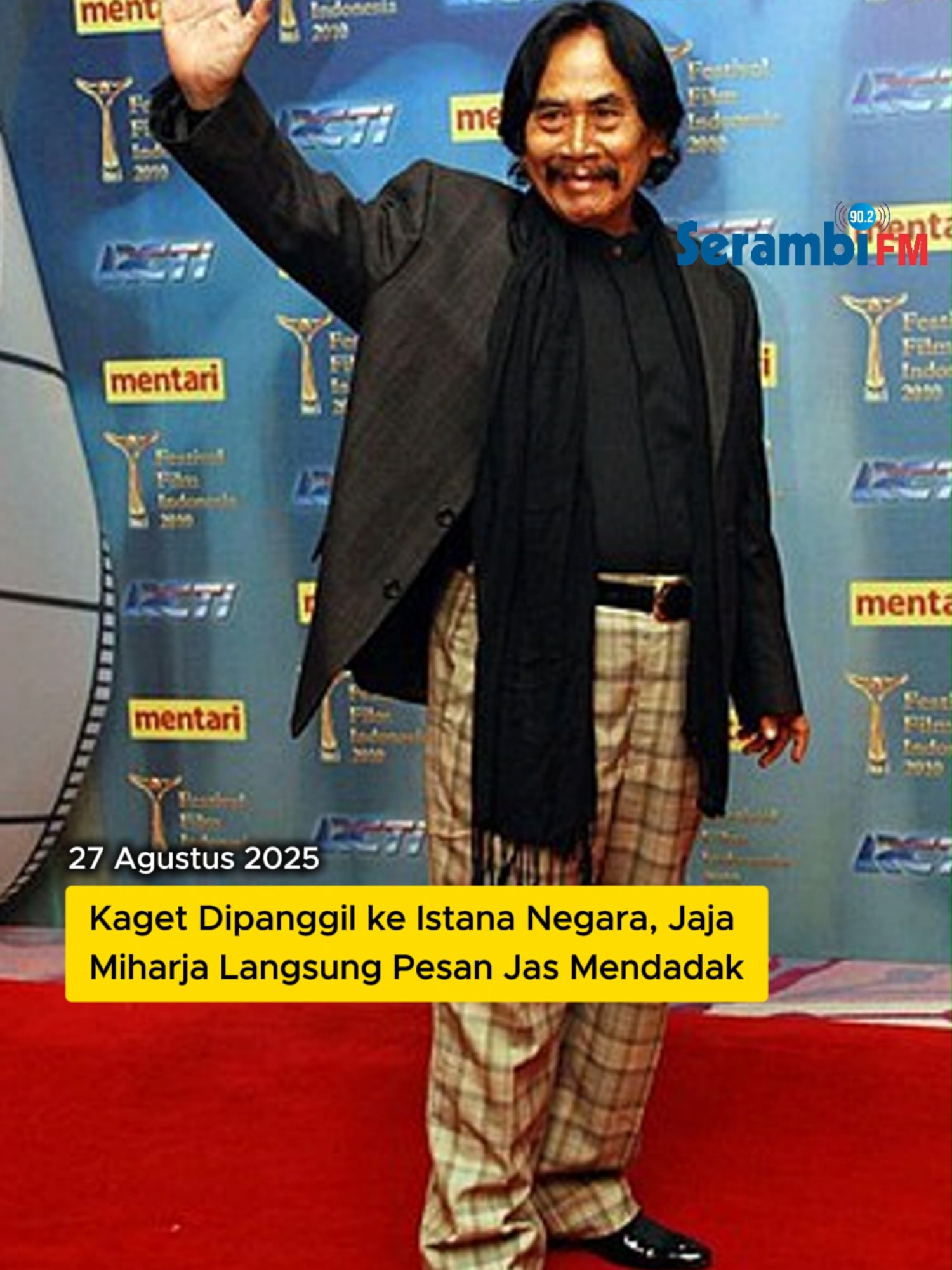Komedian dan pedangdut senior Jaja Miharja bagikan cerita sebelum menerima penghargaan Bintang Budaya Parama Dharma dari Presiden Prabowo Subianto di Istana Negara, Senin (25/8/2025) lalu.  Jaja Miharja baru saja menerima penghargaan yang undangannya datang mendadak. Undangan tiba-tiba ini membuat Jaja Miharja sampai harus pesan jas baru demi tampil rapi di hadapan Kepala Negara. “Jadi ayah hari Senin kemarin, itu diundangnya dari hari Sabtu mendadak. Ini jas baru nih, baru jait. Baru bangeeeeet ini,