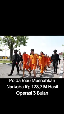 Polda Riau Musnahkan Narkoba Rp 123,7 M Hasil Operasi 3 Bulan Pekanbaru - Kepolisian Daerah (Polda) Riau memusnahkan narkoba berbagai jenis senilai Rp 123,7 miliar. Narkoba tersebut disita polisi selama 3 bulan operasi. 
