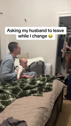 Asking my husband to leave while change 😂😂😂#foryou #funnytiktok #funnyvideos #funnyprank #funnymoments #couple 