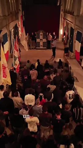 👊🏻Remise de la stèle des morts lyonnais d'Action française lors de la première guerre mondiale, dans la chapelle des nouveaux locaux de l'Af. 🔥Après ce moment solennel d'hommage, s'en est suivie la traditionnelle soirée des fédérations autour d'un feu allumé par les mariés de l'année. ⚜️Nous vous retrouvons l'année prochaine pour partager à nouveau des moments forts ! #royalisme #nationalisme #france #actionfrancaise #militantisme #formation #cmrds #camp #été #lyon #mémoire #premièreguerremondiale #hommage #veillee #fyp #foryou #pourtoi 