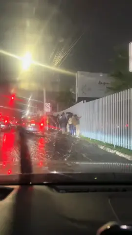 baha ka lang may pasok kami 🤣 #flood #baha #lifeupdate #funnyvideos 