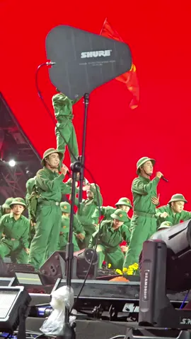 Huỳnh Lập - Thanh Duy ở concert Sao Nhập Ngũ #chiechaivbiz 