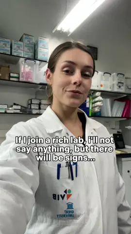 Flexing here a little bit  #lab #phd #scienceexperiments #biology #uni 