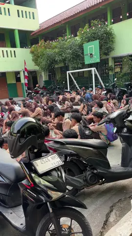 Pengarahan dari Kapolsek Serpong mengenai Larangan ikut Demo besok hari 👍🏻