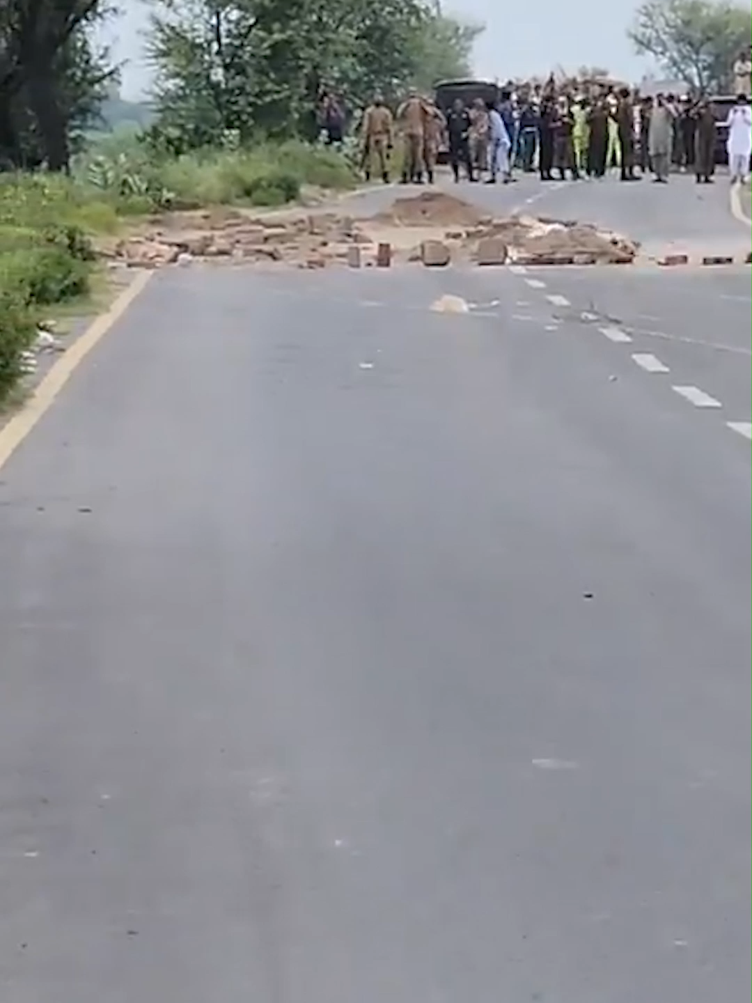 گوجرانوالہ میں ہیڈ قادرآباد میں شگاف ڈالنے کیلئے چھوٹا دھماکا  #GeoNews #WhatToWatch
