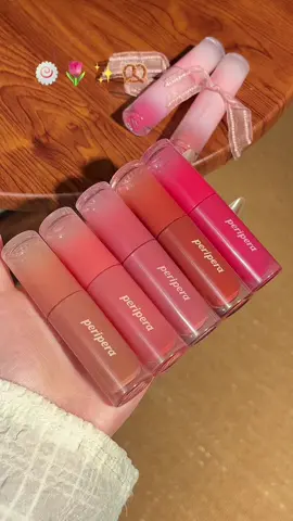Looking for that fresh, dewy glow? Peripera Ink Mood Glowy Tint gives you lips that shine soft, feel soft, and stay glowing all day. @Peripera Philippines  #Peripera #drylips #lipgloss #liptint #makeup 
