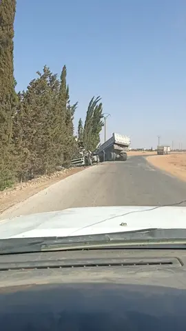 حادث سير أليم على طريق الباب حسبي الله ونعم الوكيل الي يعرف الزلمة يطمنا عنو اذا عايش او لا 