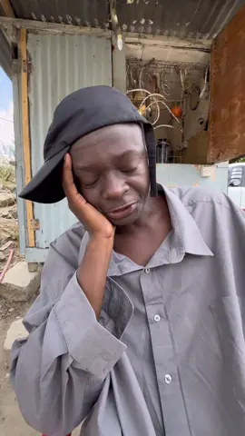 JIFUNZENI VIJANA😒😒😒😂😂😂 Ujenzi hauwezi kumalizika bila kuhakikisha unatumia WHITE SKIM WALL PUTTY kwenye Kuta zako ili kuzilinda dhidi ya Fungus na MAGIC GYPSUM BOARD kwenye dari ambazo zina uwezo wa kuhimili ajali ya moto kwa masaa 6, vyote kutoka @magic_builders_international @magic_builders_international @magic_builders_international  🎥: @sixndale  Edits: @jaykiporo 