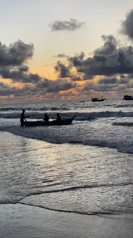 Haddii qalbigaaga loo dhigo badda dhexdeeda, ma degganaan ayuu heli lahaa mise wuxuu noqon lahaa hir kacaya?