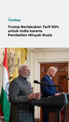 Presiden AS Donald Trump resmi memberlakukan tarif impor 50% untuk sebagian besar barang dari India. Kebijakan ini disebut sebagai hukuman karena India membeli minyak Rusia dengan harga diskon, seperti dilaporkan The Guardian (27/8). Tarif baru ini bisa merusak ekonomi India dan mengganggu rantai pasok global. Sebelumnya tarif hanya 25%, tapi kini digandakan. India jadi salah satu negara dengan beban tarif tertinggi, sejajar dengan Brasil. Dampaknya langsung terasa. Ekspor India senilai US$87,3 miliar ke AS kini terancam, khususnya sektor tekstil, perhiasan, dan hasil laut. Pasar saham India ikut goyah, dengan indeks BSE Sensex turun 1% atau 849 poin. Ekonom Goldman Sachs, Santanu Sengupta, memperingatkan: tarif 50% bisa menurunkan pertumbuhan India di bawah 6%. “Barang India jadi tidak mampu bersaing dengan produk dari China, Vietnam, Kamboja, Filipina, dan negara Asia lainnya,” kata Presiden FIEO, SC Ralhan. Trump menulis di Truth Social: “Saya tidak peduli apa yang India lakukan dengan Rusia. Mereka bisa saja membawa ekonomi mereka yang sekarat bersama-sama, saya tidak peduli.” Di sisi lain, PM Narendra Modi menegaskan: “Kita semua harus mengikuti mantra membeli hanya barang Made in India. Tekanan pada kita mungkin akan meningkat [karena tarif], tapi kita akan sanggup menahannya.” Hubungan dagang AS-India kini berada di titik rawan, dengan risiko konflik berkepanjangan yang bisa mengguncang ekonomi global.  Foto oleh whitehouse/Dok #Periskop #Periskopid #DonaldTrump #India #TarifImpor 