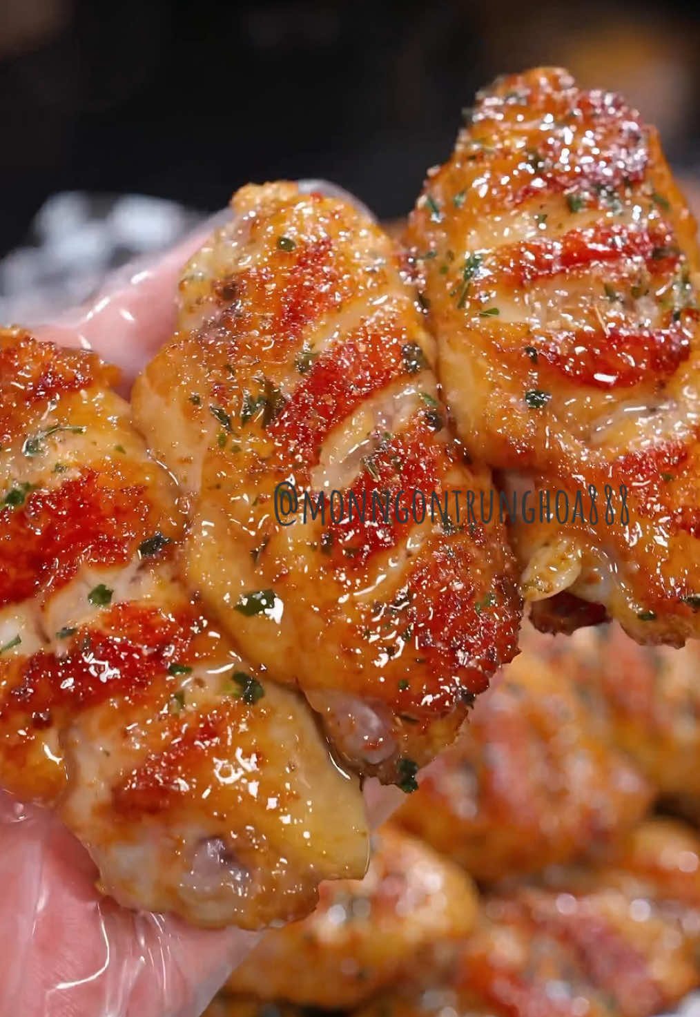Mọi người chú ý nhé, con trẻ thích ăn cánh gà, đừng lúc nào cũng chỉ chiên hoặc kho. Cách làm cánh gà hôm nay không những ngon mà còn đơn giản, thơm ngon giòn rụm, bọn trẻ cực kỳ thích ăn.#ngon #nauan #monngonmoingay #ẩmthực #ănvặt 