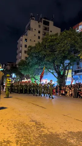 Đây là khối Hẹ Hẹ Hẹ ( bắn tim ) đúng không các đồng chí . Tôi nhắc các đồng chí bà con Lê Duẩn đợi bắn tim =))) #a80  #dieubinh #consert #quocgia #vietnam 🇻🇳🇻🇳🇻🇳