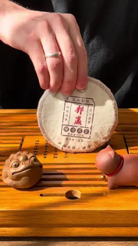 Завариваем очень вкусный Шен Пуэр Бенгвэй🍵 Заказать чай, все для чайной церемонии или саму чайную церемонию со скидкой в 10% на первый заказ👇👇 Тг канал: @CHAl_YUN #чай #tea #китайскийчай #дахунпао #chaiyun 