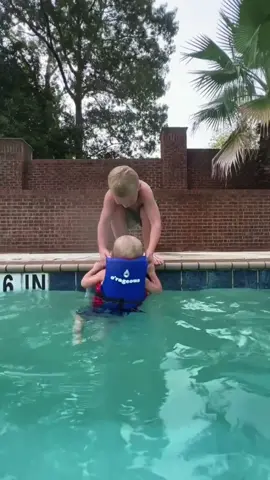 Funny twins #happ #PetFYP #babylove #cutebaby #funnymoments #tunnyvideos #funnybaby #usa