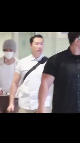 Kim taehyung pulang ke korea guys  #kimtaehyung #taehyung #vbts #armybts #bangtanboys 